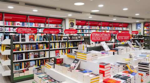 Bari, in via Salvemini apre una nuova libreria Mondadori